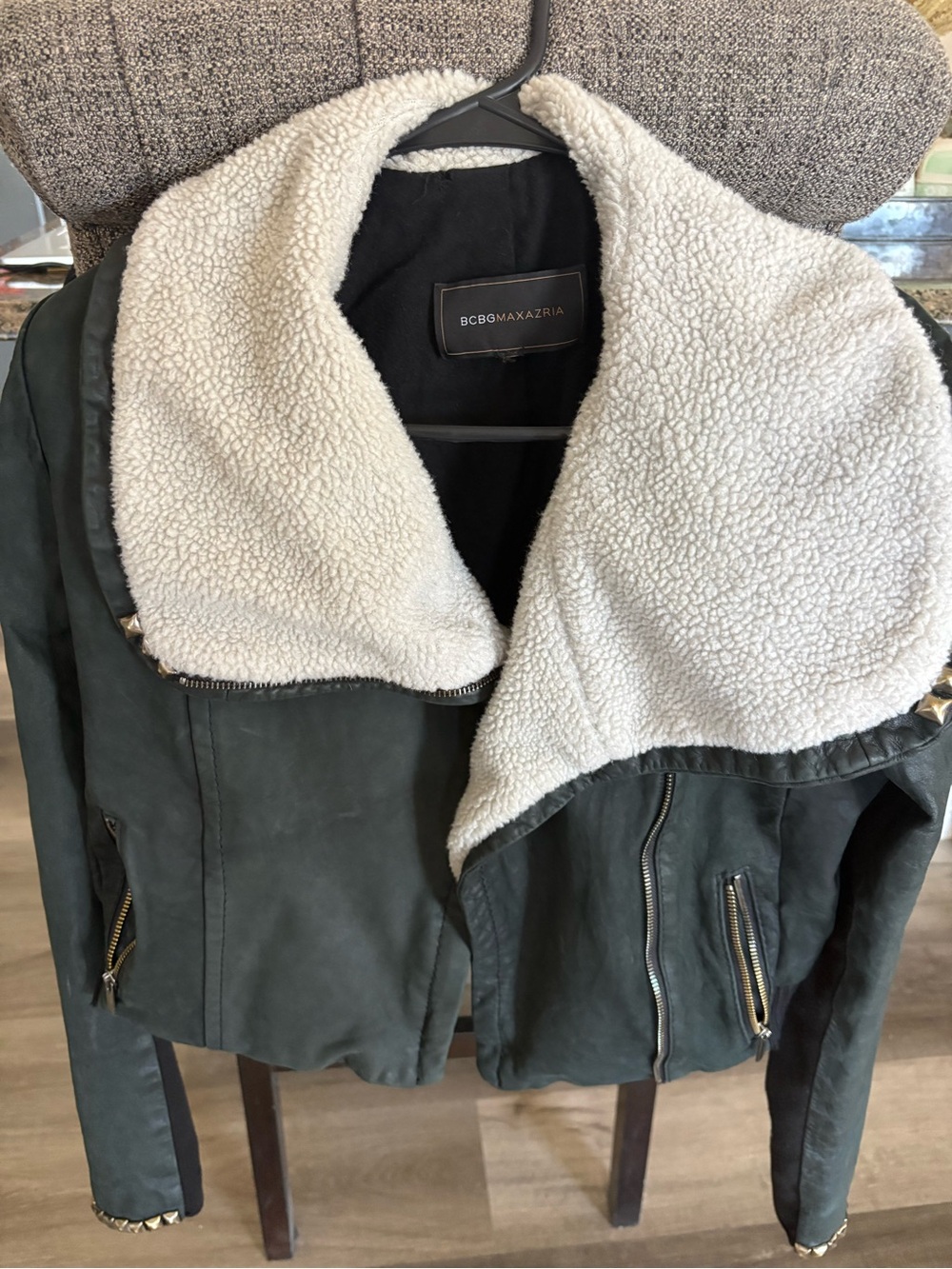 BCBGMAXAZRIA Womenβs Dark Green Faux Leather Bomber Jacket Sherpa Collar Zip Stu